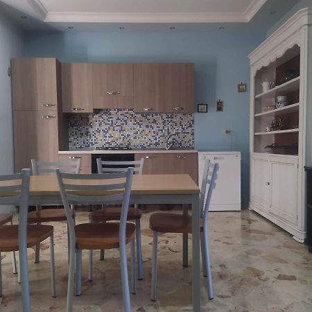 Apartamento Nel Giardino Fiorito Salerno Exterior foto