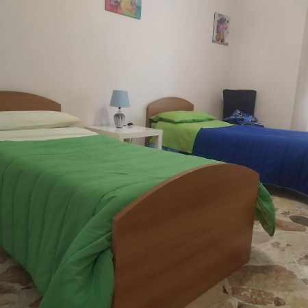 Apartamento Nel Giardino Fiorito Salerno Exterior foto