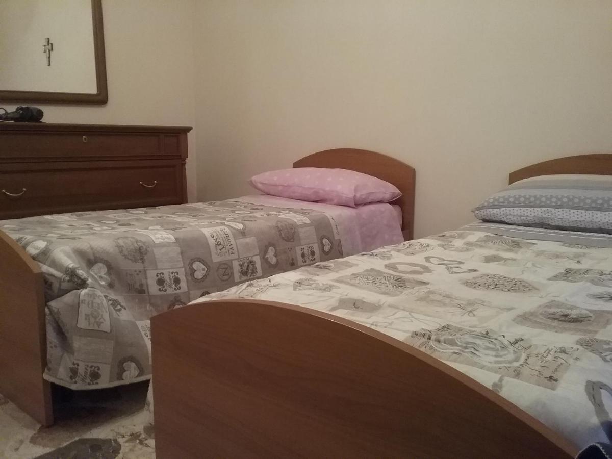 Apartamento Nel Giardino Fiorito Salerno Exterior foto