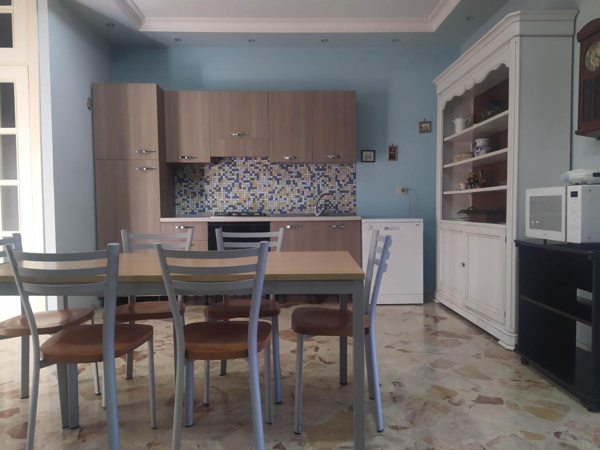 Apartamento Nel Giardino Fiorito Salerno Exterior foto
