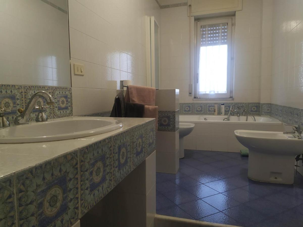 Apartamento Nel Giardino Fiorito Salerno Exterior foto