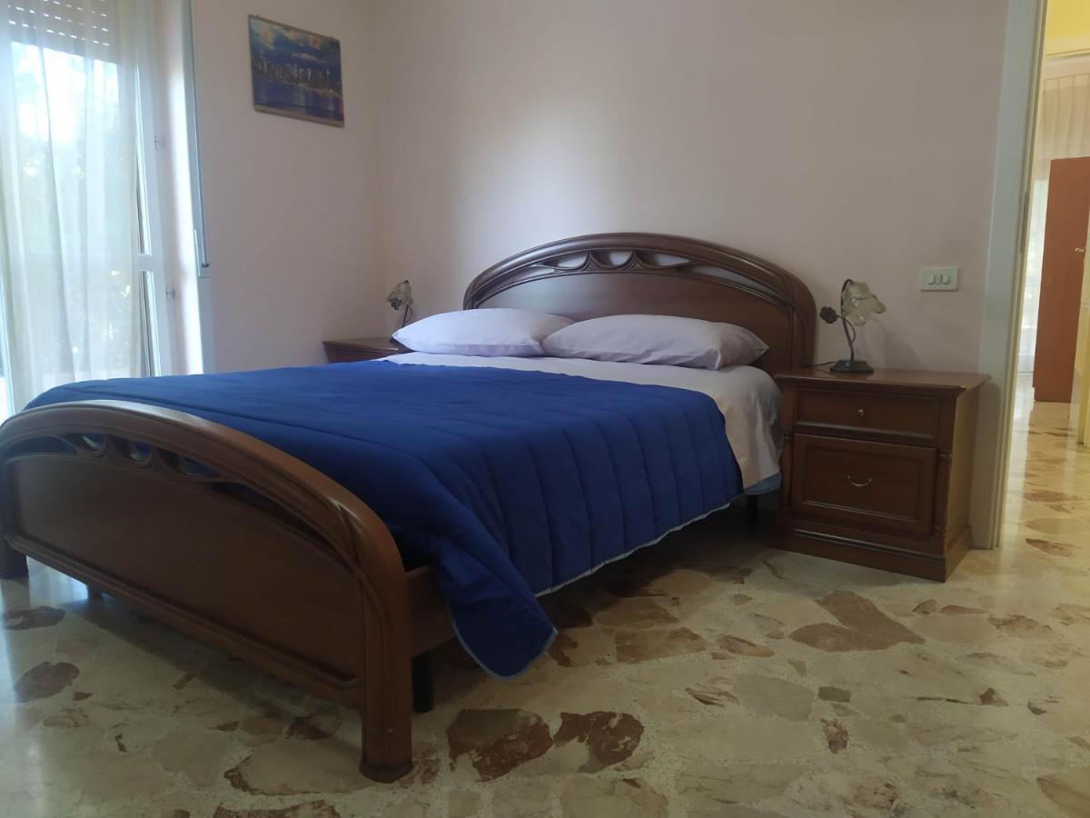 Apartamento Nel Giardino Fiorito Salerno Exterior foto