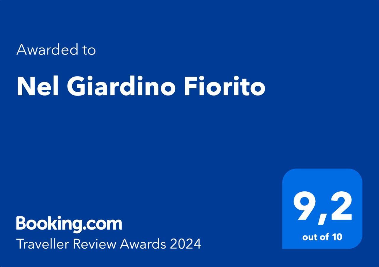 Apartamento Nel Giardino Fiorito Salerno Exterior foto