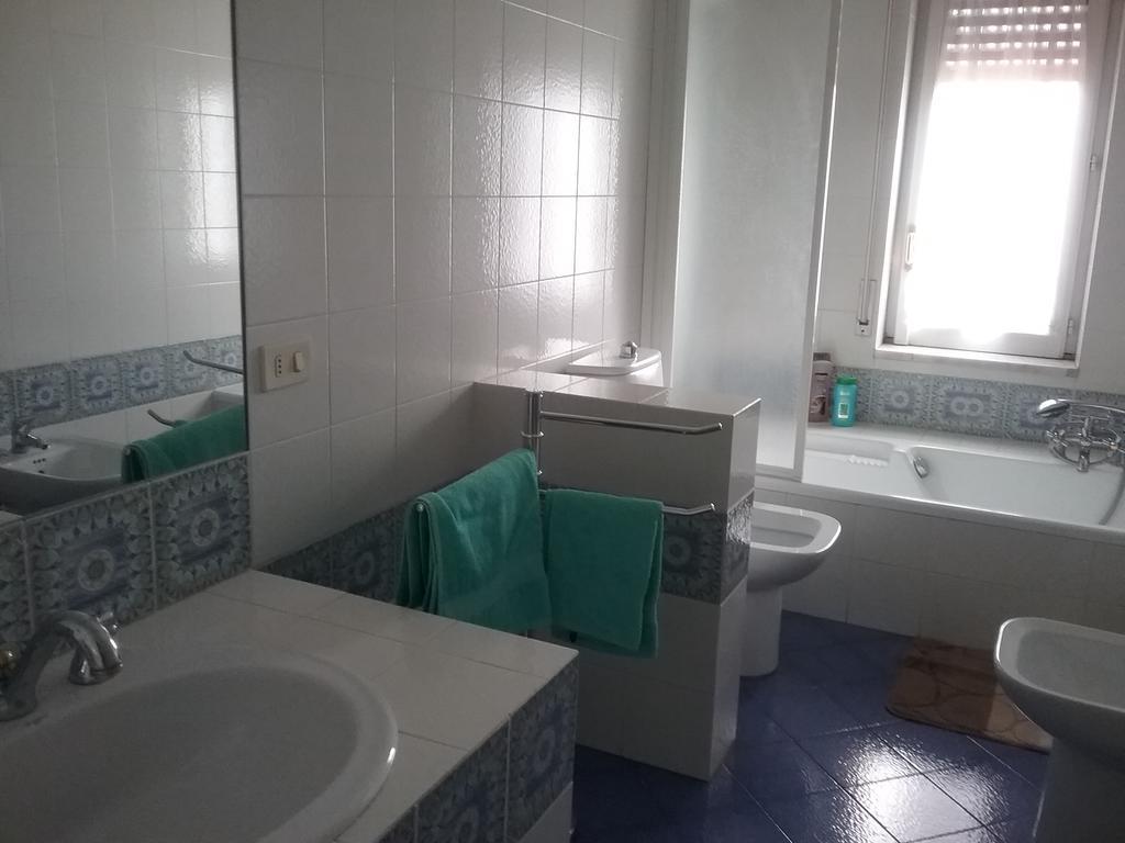 Apartamento Nel Giardino Fiorito Salerno Exterior foto
