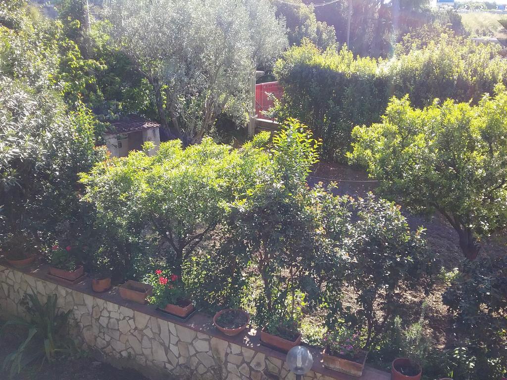 Apartamento Nel Giardino Fiorito Salerno Exterior foto
