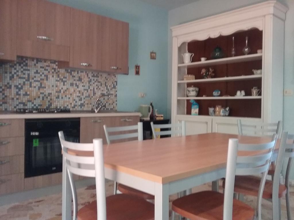 Apartamento Nel Giardino Fiorito Salerno Exterior foto