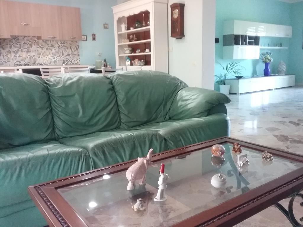 Apartamento Nel Giardino Fiorito Salerno Exterior foto