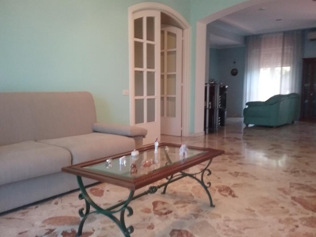 Apartamento Nel Giardino Fiorito Salerno Exterior foto